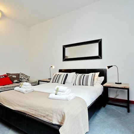 Cozy Apartment Fabia 300 Mt From Colosseum Buitenkant foto