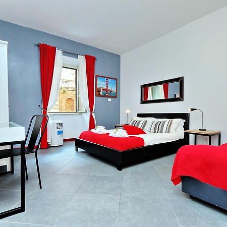 Cozy Apartment Fabia 300 Mt From Colosseum Buitenkant foto