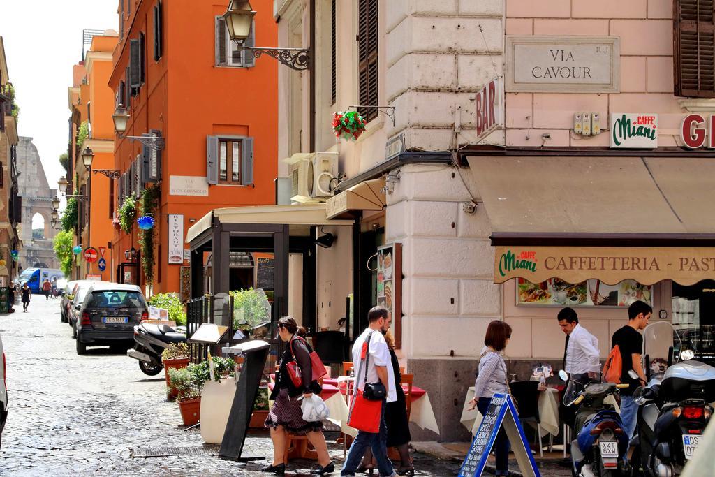 Cozy Apartment Fabia 300 Mt From Colosseum Buitenkant foto