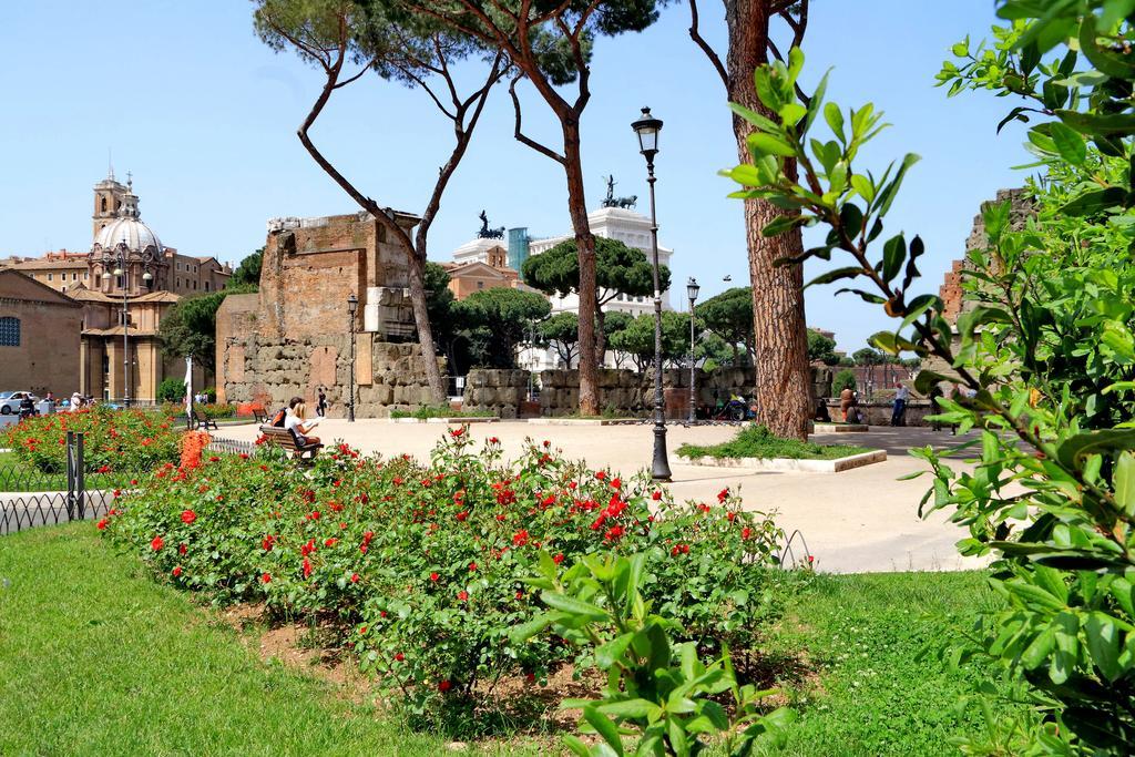 Cozy Apartment Fabia 300 Mt From Colosseum Buitenkant foto
