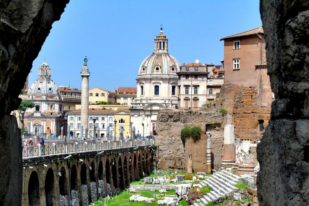 Cozy Apartment Fabia 300 Mt From Colosseum Buitenkant foto