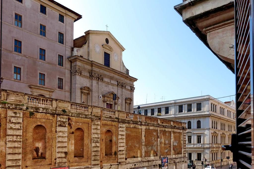 Cozy Apartment Fabia 300 Mt From Colosseum Buitenkant foto