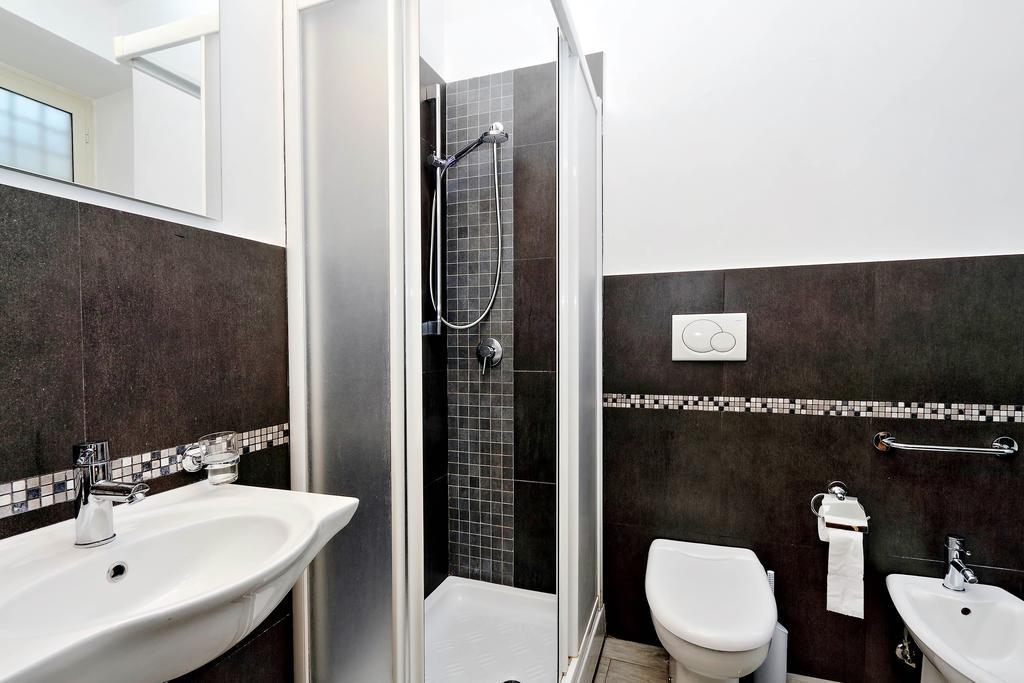 Cozy Apartment Fabia 300 Mt From Colosseum Buitenkant foto