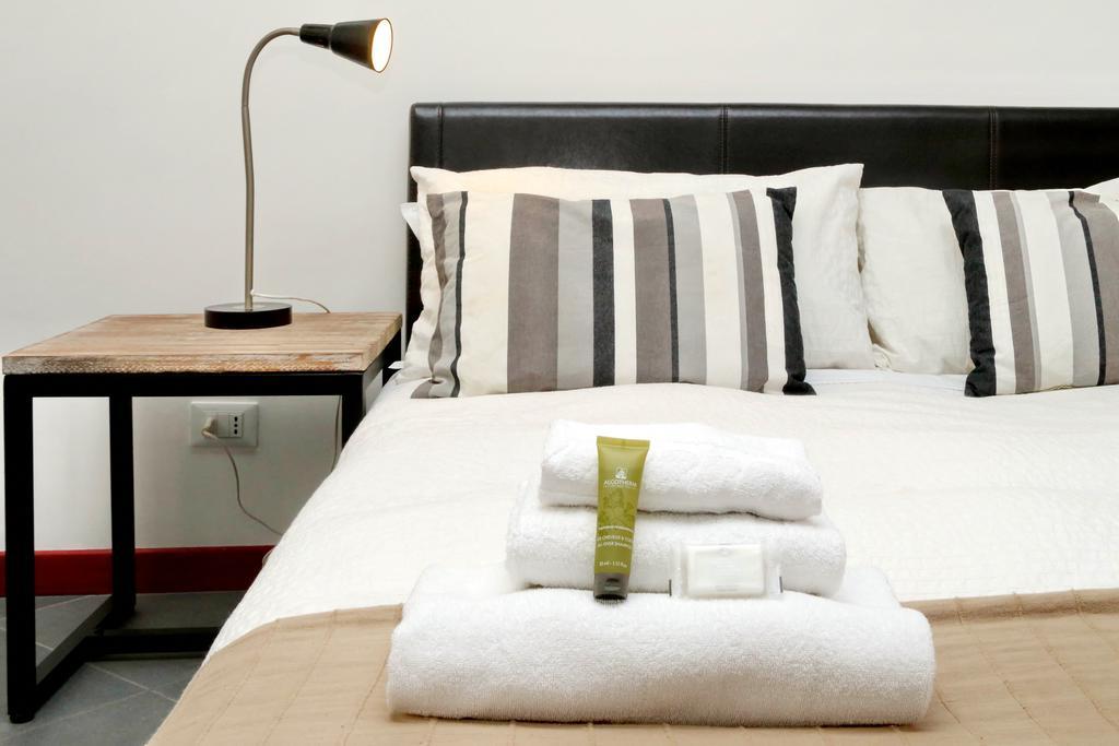 Cozy Apartment Fabia 300 Mt From Colosseum Buitenkant foto