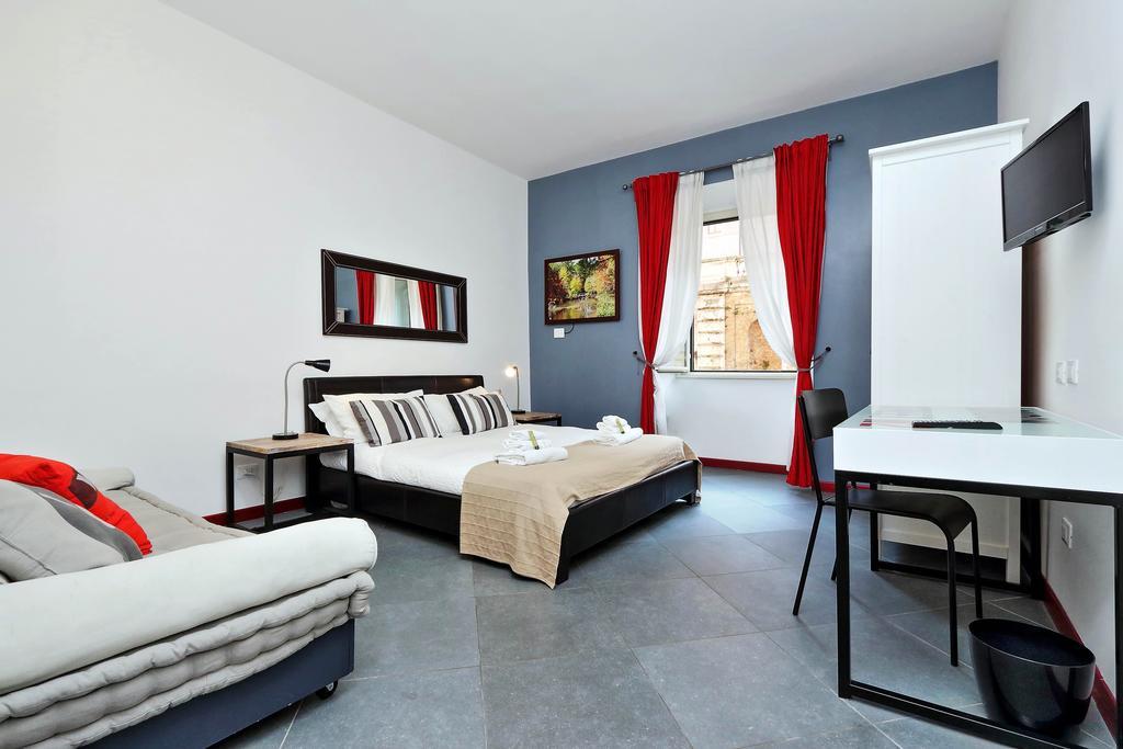 Cozy Apartment Fabia 300 Mt From Colosseum Buitenkant foto