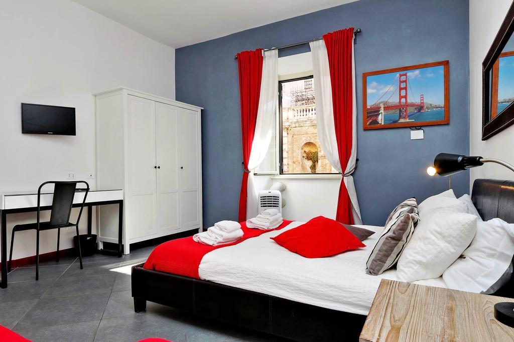 Cozy Apartment Fabia 300 Mt From Colosseum Buitenkant foto