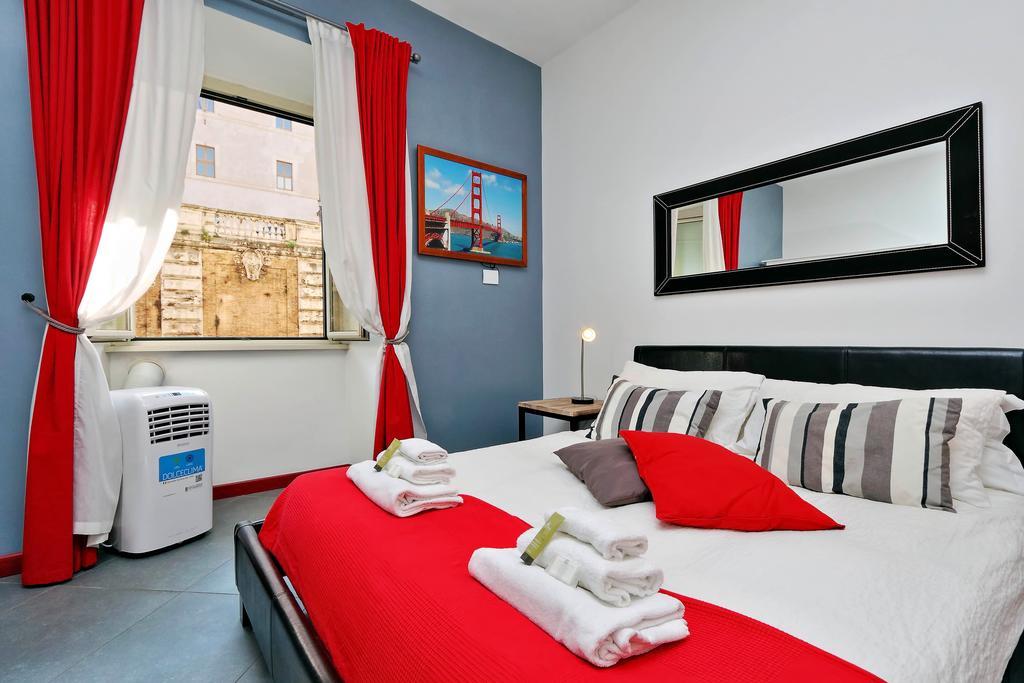 Cozy Apartment Fabia 300 Mt From Colosseum Buitenkant foto