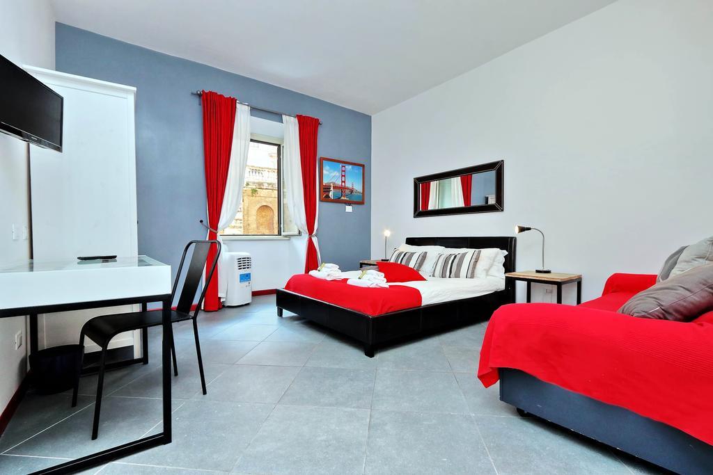 Cozy Apartment Fabia 300 Mt From Colosseum Buitenkant foto