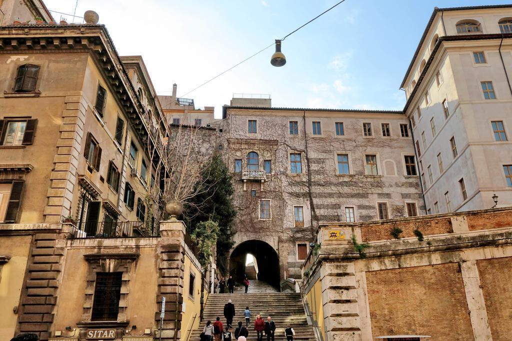 Cozy Apartment Fabia 300 Mt From Colosseum Buitenkant foto
