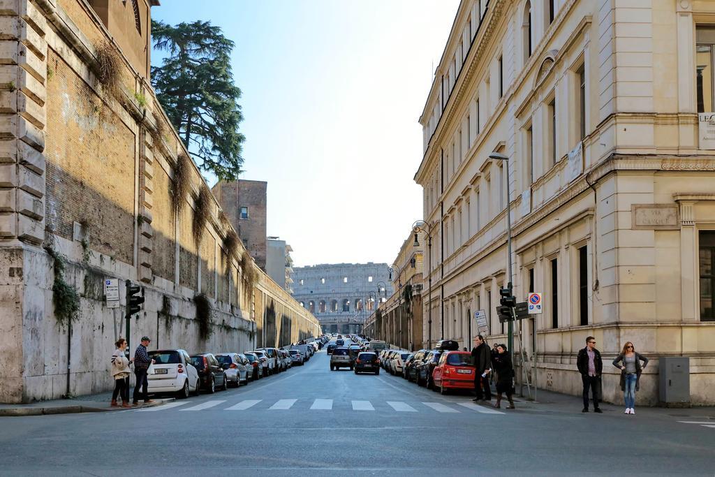 Cozy Apartment Fabia 300 Mt From Colosseum Buitenkant foto